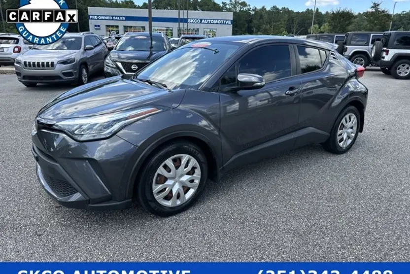 2020 Toyota C-HR LE photo 1