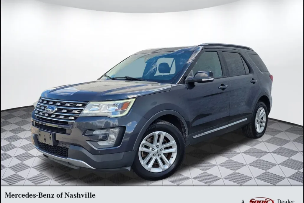 2017 Ford Explorer XLT photo 1