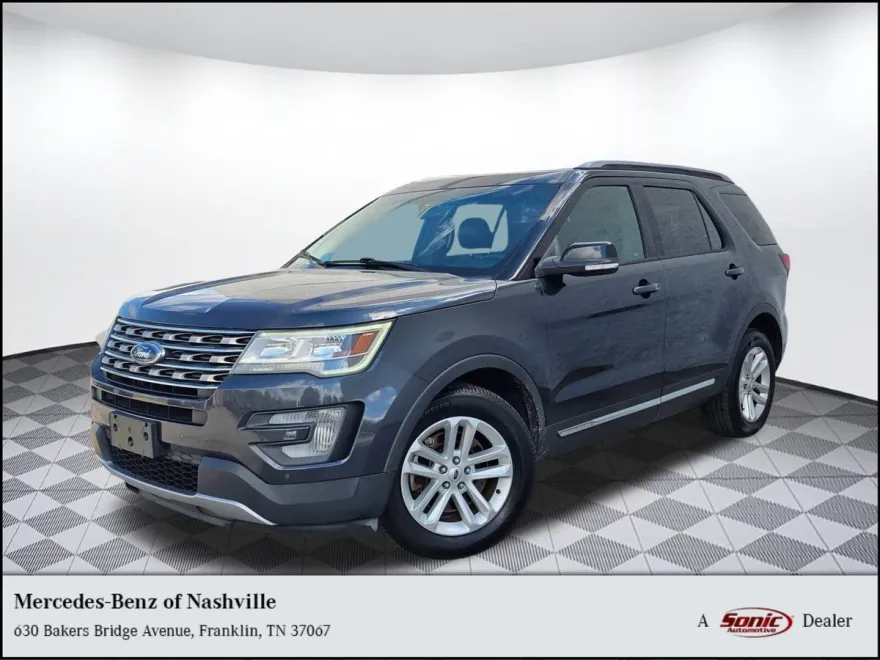 2017 Ford Explorer XLT photo 1