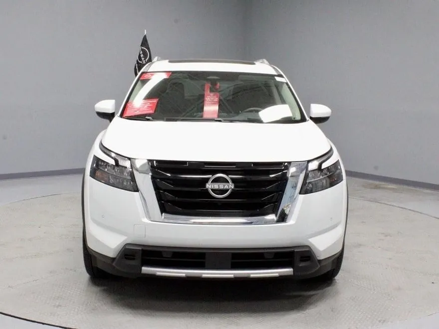 2025 Nissan Pathfinder Platinum photo 1