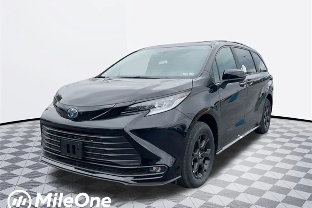 2025 Toyota Sienna Woodland Edition photo 1