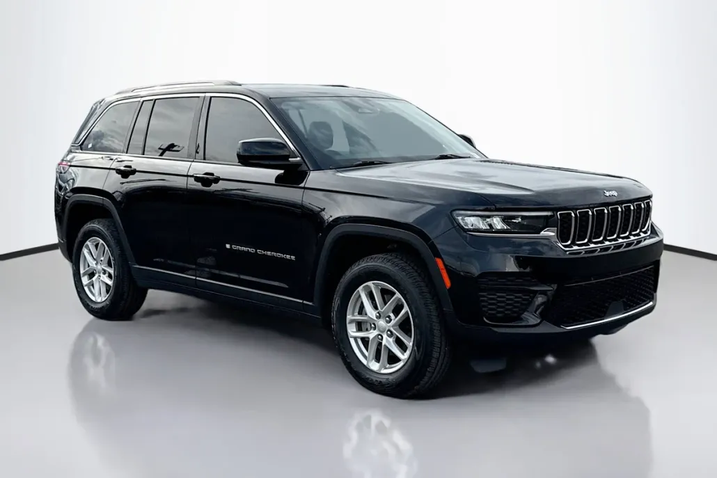 2023 Jeep Grand Cherokee Laredo photo 1