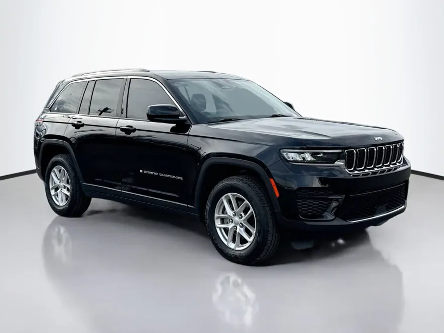 2023 Jeep Grand Cherokee Laredo photo 1