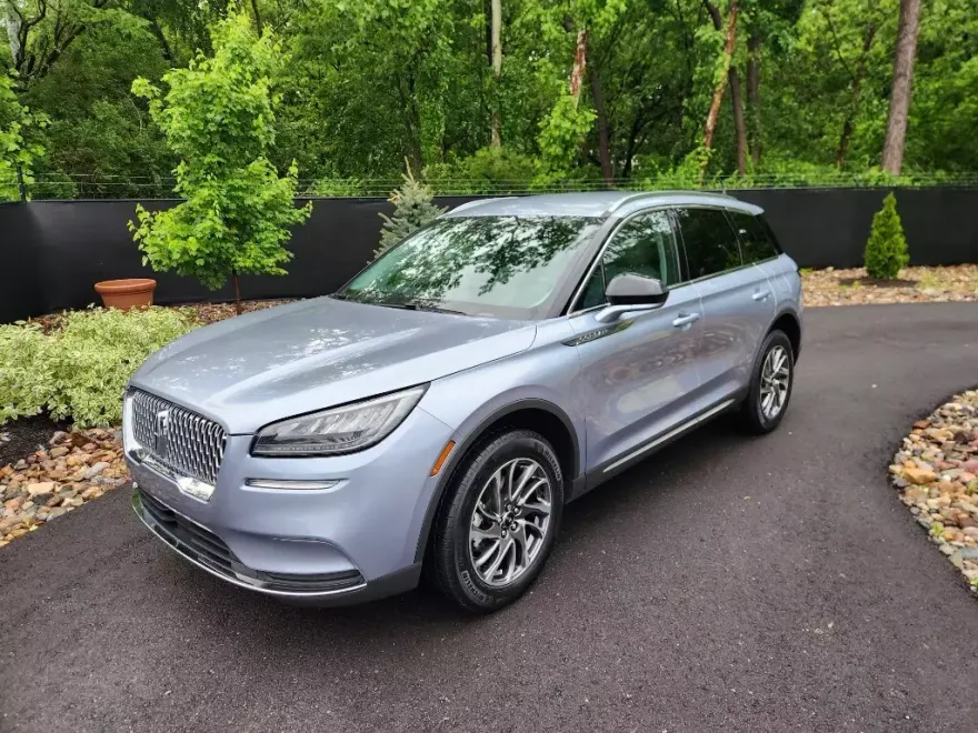 2022 Lincoln Corsair Standard photo 1
