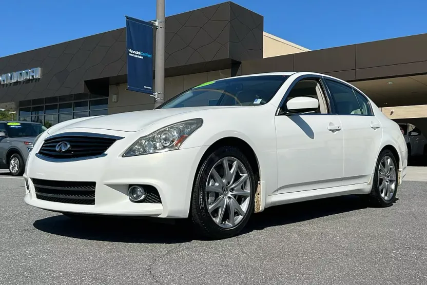 2013 Infiniti G37 Journey photo 1
