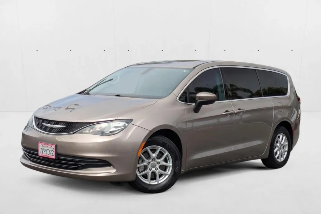 2017 Chrysler Pacifica LX photo 1