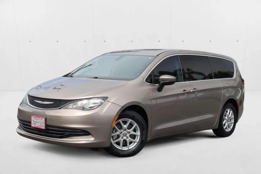 2017 Chrysler Pacifica LX photo 1