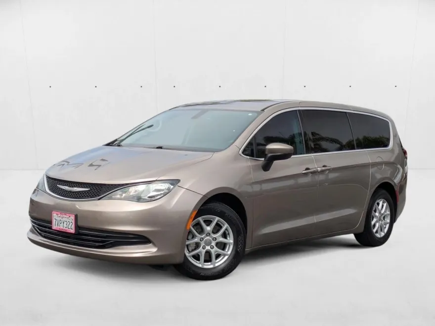 2017 Chrysler Pacifica LX photo 1
