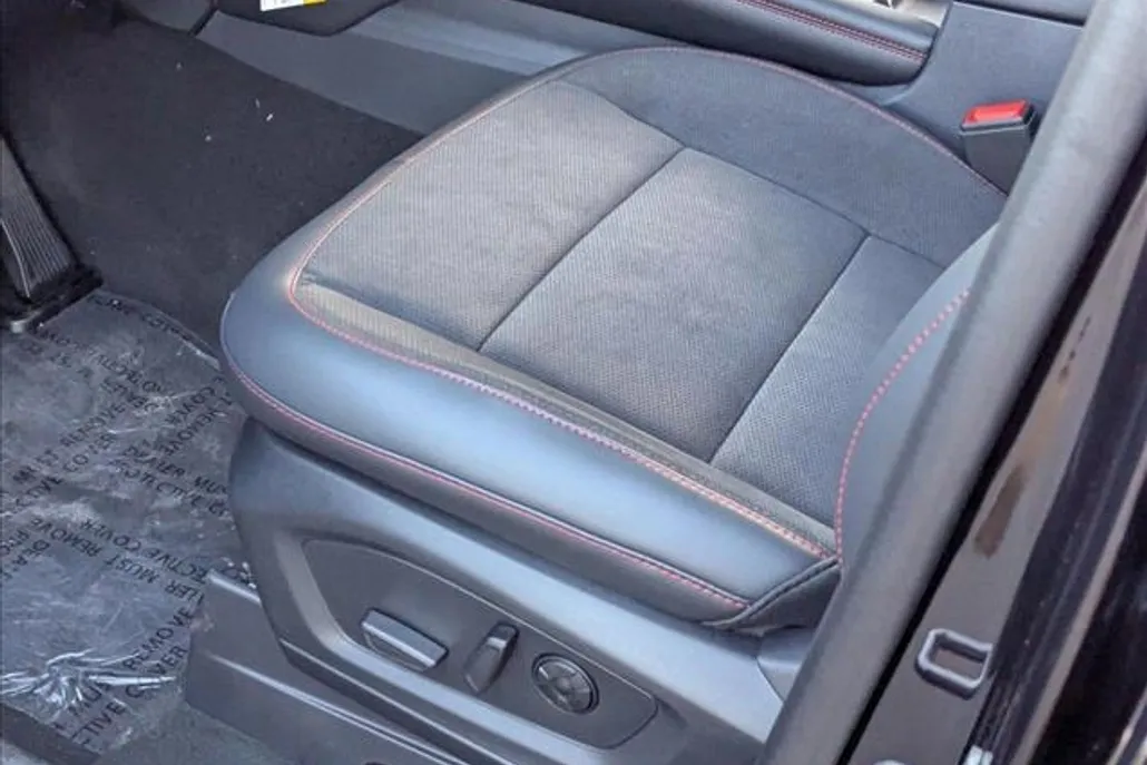 2025 Ford Explorer ST photo 1