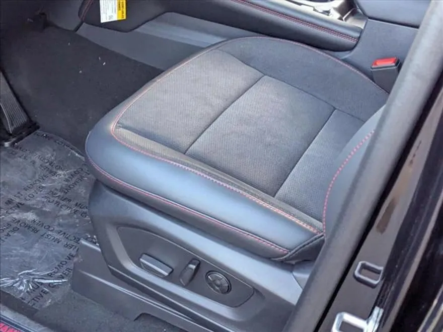 2025 Ford Explorer ST photo 1