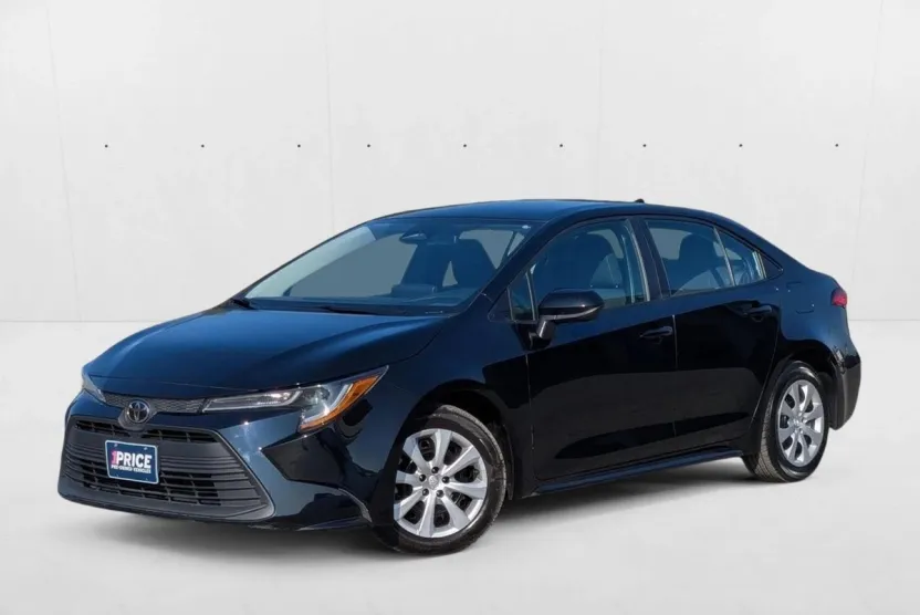 2023 Toyota Corolla LE photo 1