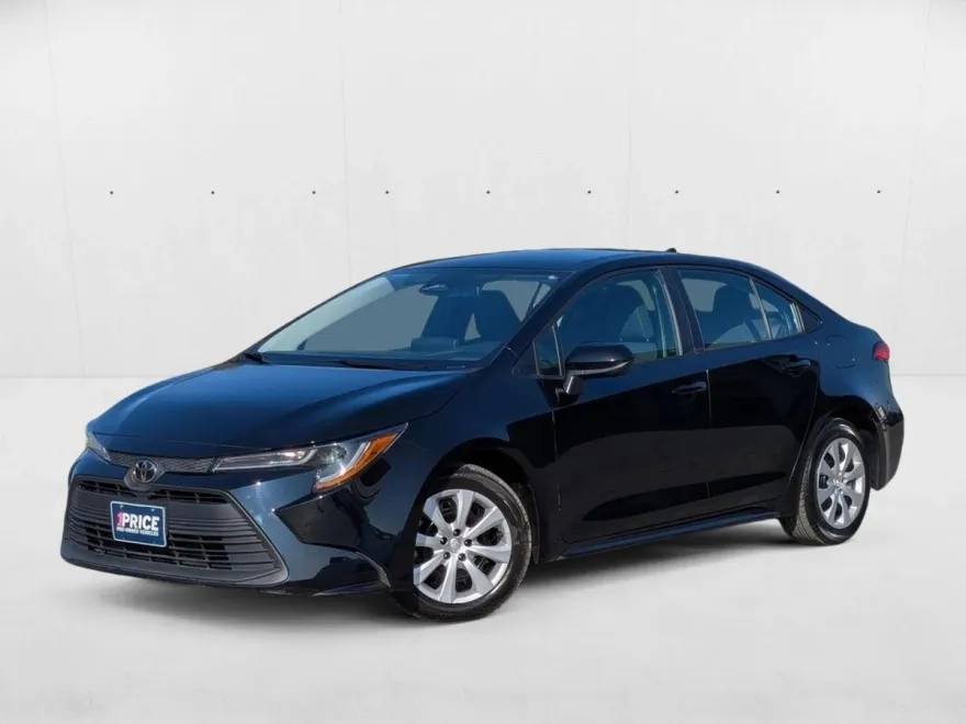 2023 Toyota Corolla LE photo 1
