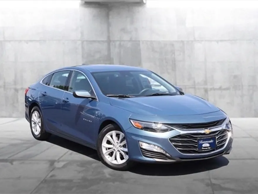 2024 Chevrolet Malibu 1LT photo 1