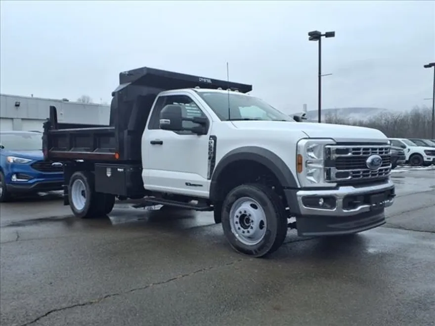 2024 Ford F-550 photo 1