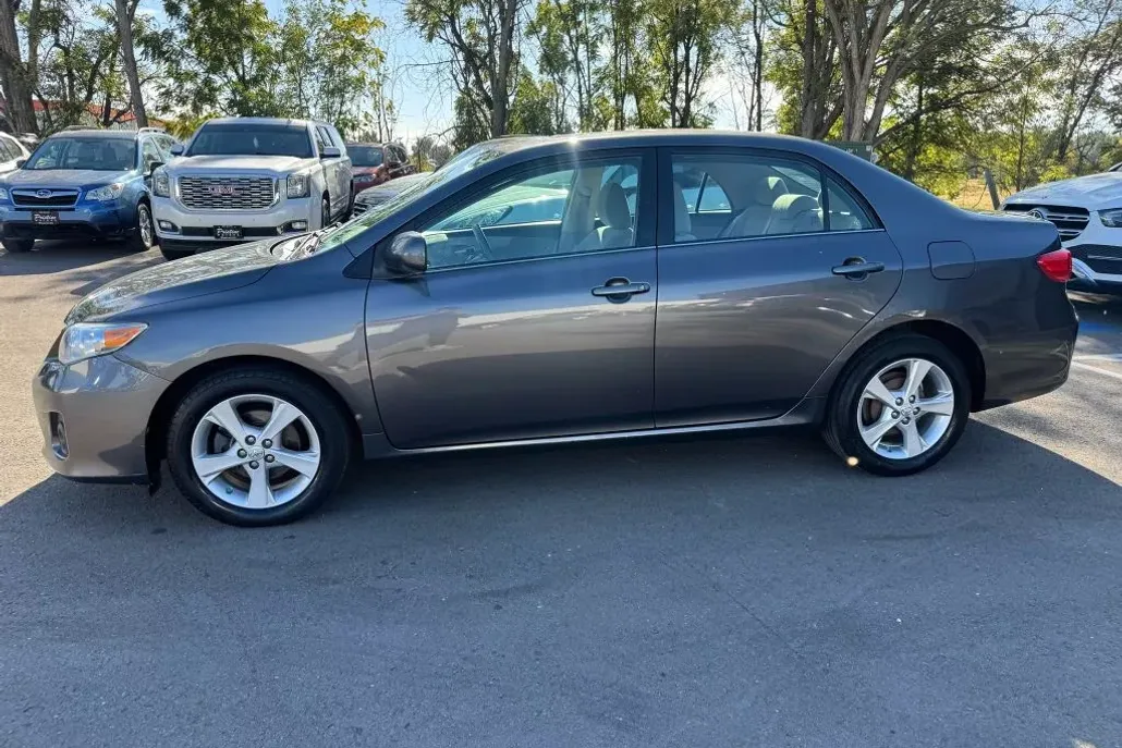 2013 Toyota Corolla L photo 1