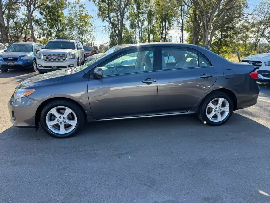 2013 Toyota Corolla L photo 1