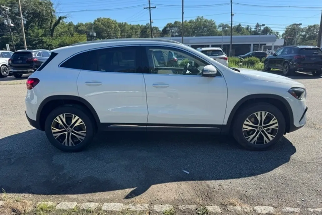 2026 Mercedes Benz GLA 250 4MATIC photo 1