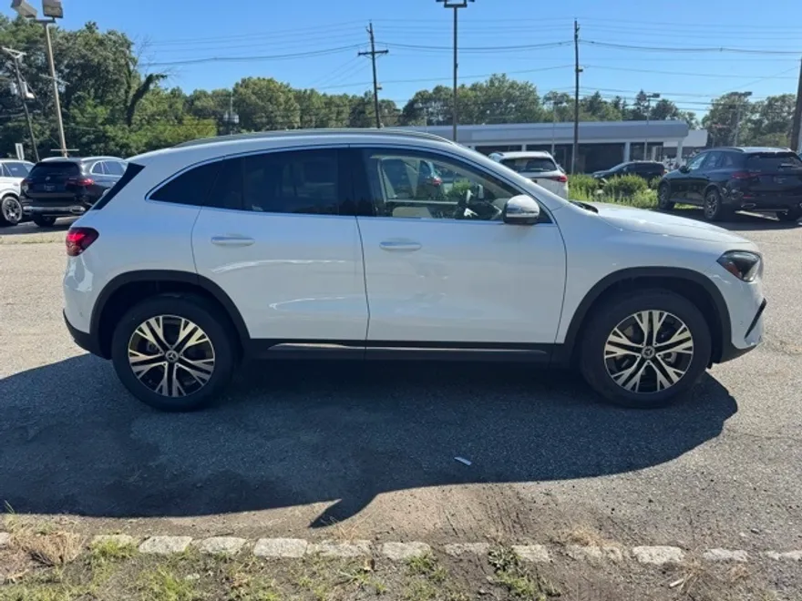 2026 Mercedes Benz GLA 250 4MATIC photo 1