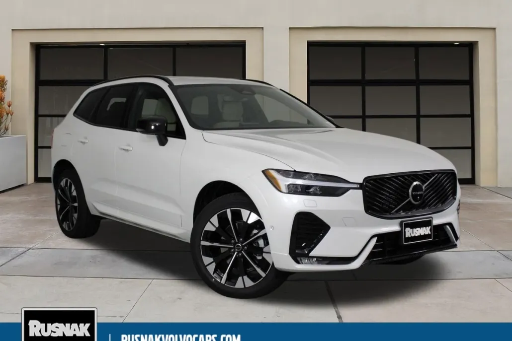 2026 Volvo XC60 B5 Plus photo 1