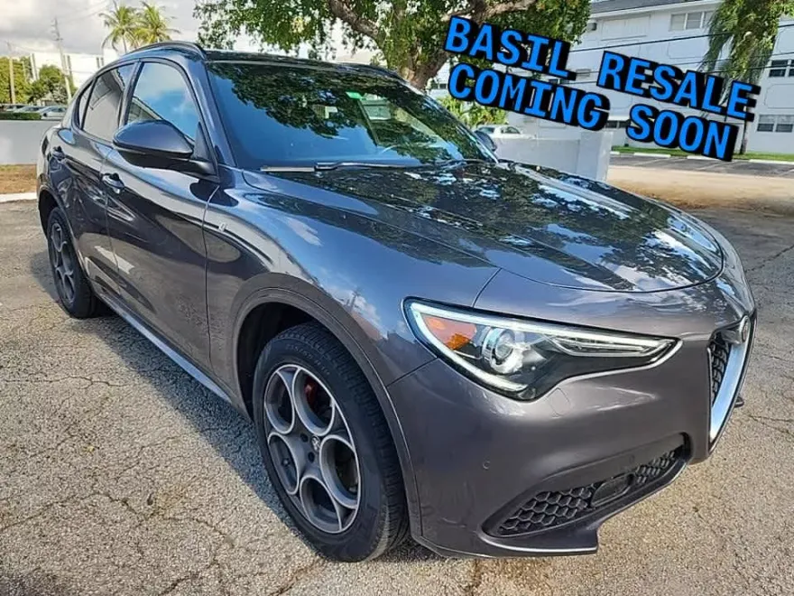 2022 Alfa Romeo Stelvio Ti photo 1