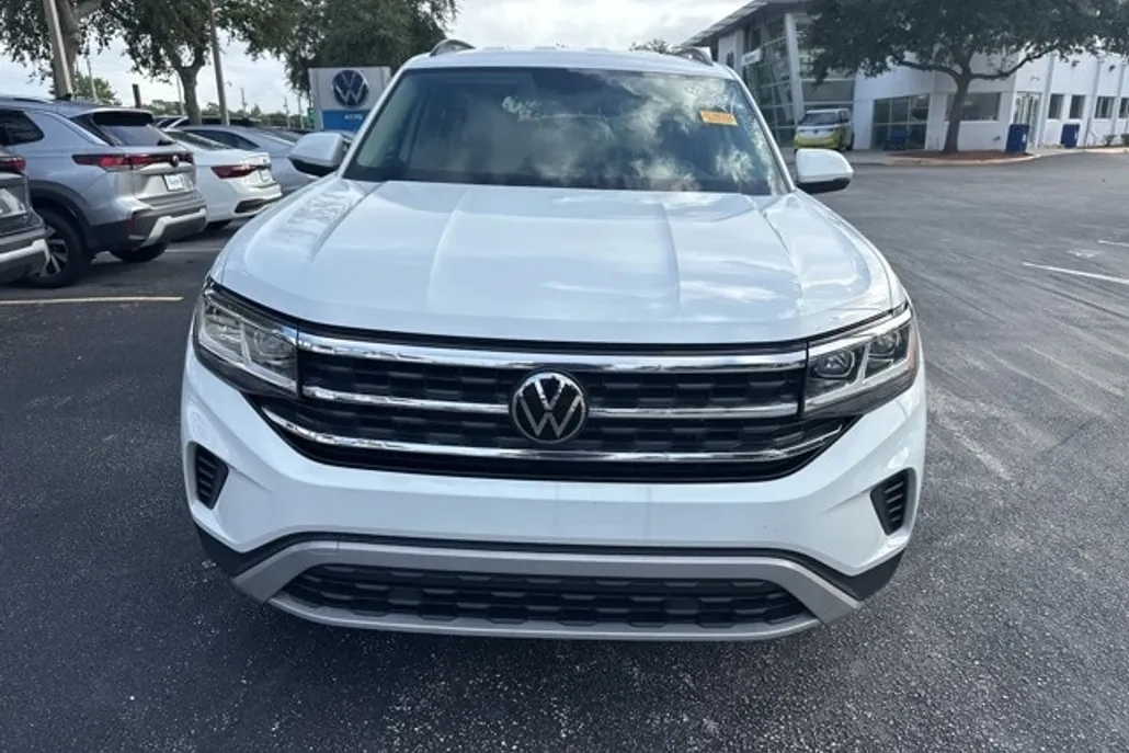 2023 Volkswagen Atlas SE photo 1