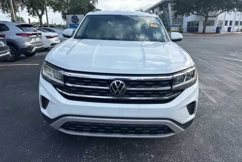 2023 Volkswagen Atlas SE photo 1