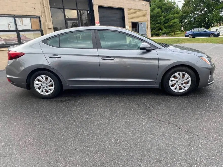 2020 Hyundai Elantra SE photo 1