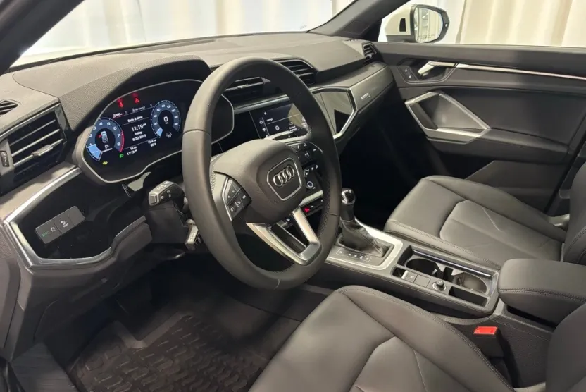 2025 Audi Q3 45 TFSI S line Premium photo 1