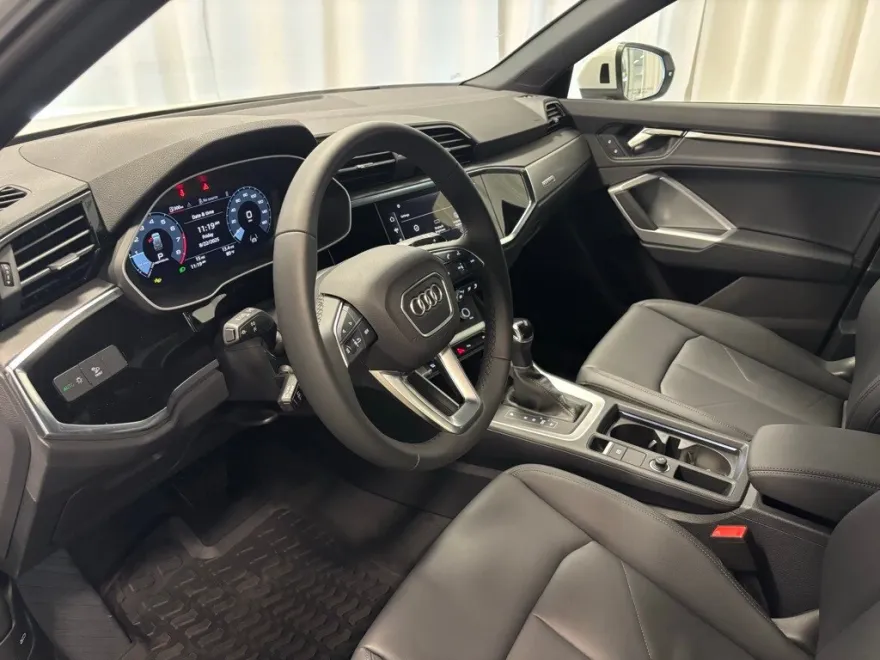 2025 Audi Q3 45 TFSI S line Premium photo 1