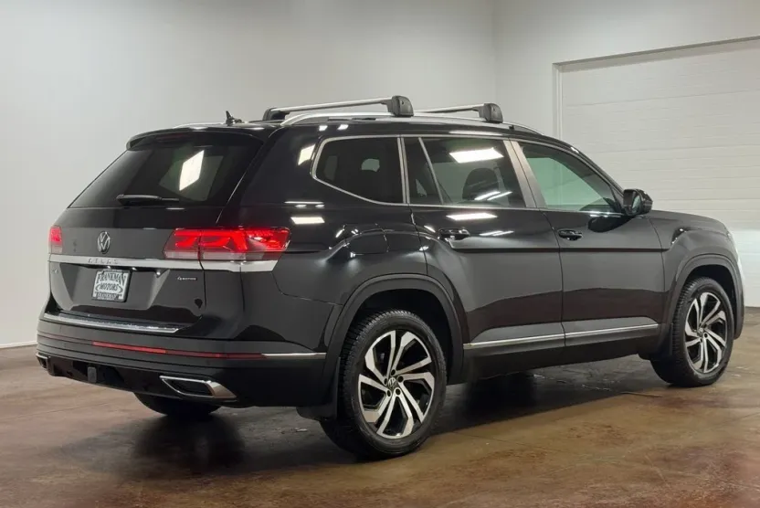 2023 Volkswagen Atlas SEL photo 1