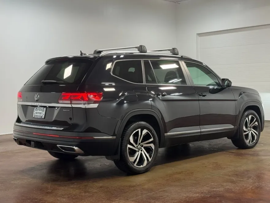 2023 Volkswagen Atlas SEL photo 1