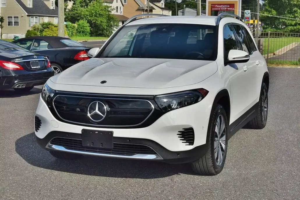 2023 Mercedes Benz EQB 300 4MATIC photo 1