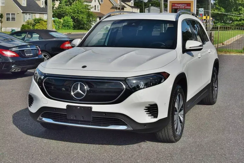 2023 Mercedes Benz EQB 300 4MATIC photo 1