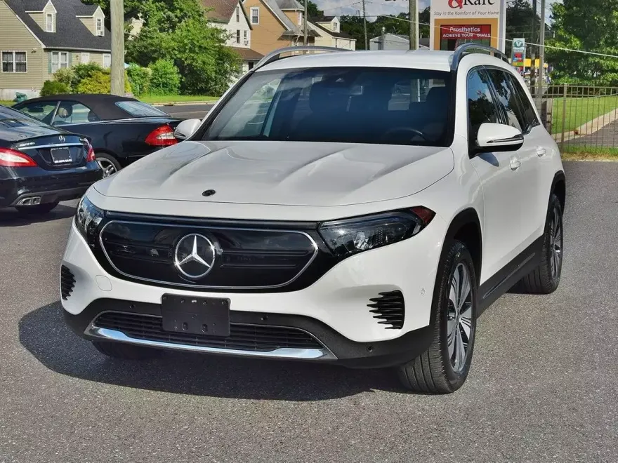 2023 Mercedes Benz EQB 300 4MATIC photo 1