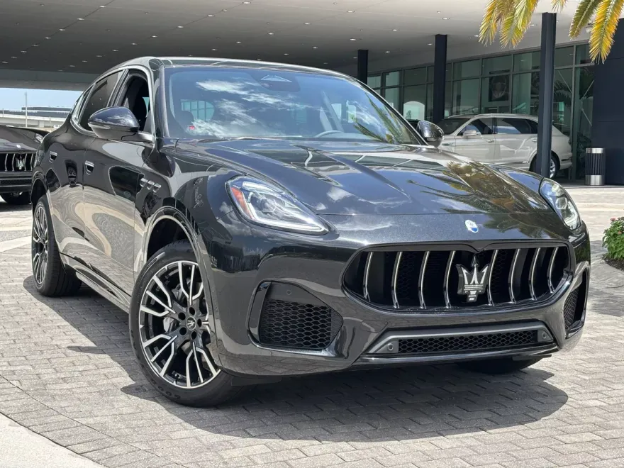 2025 Maserati Grecale photo 1
