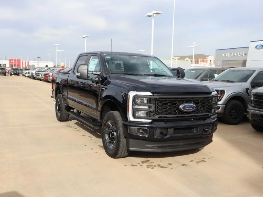 2025 Ford F-250 photo 1