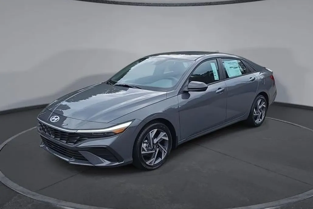 2025 Hyundai Elantra SEL Sport photo 1