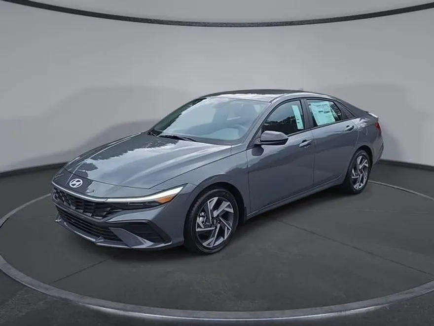 2025 Hyundai Elantra SEL Sport photo 1