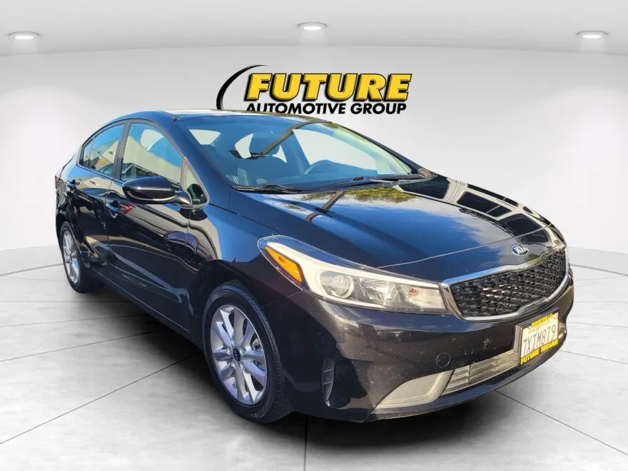 2017 Kia Forte LX photo 1