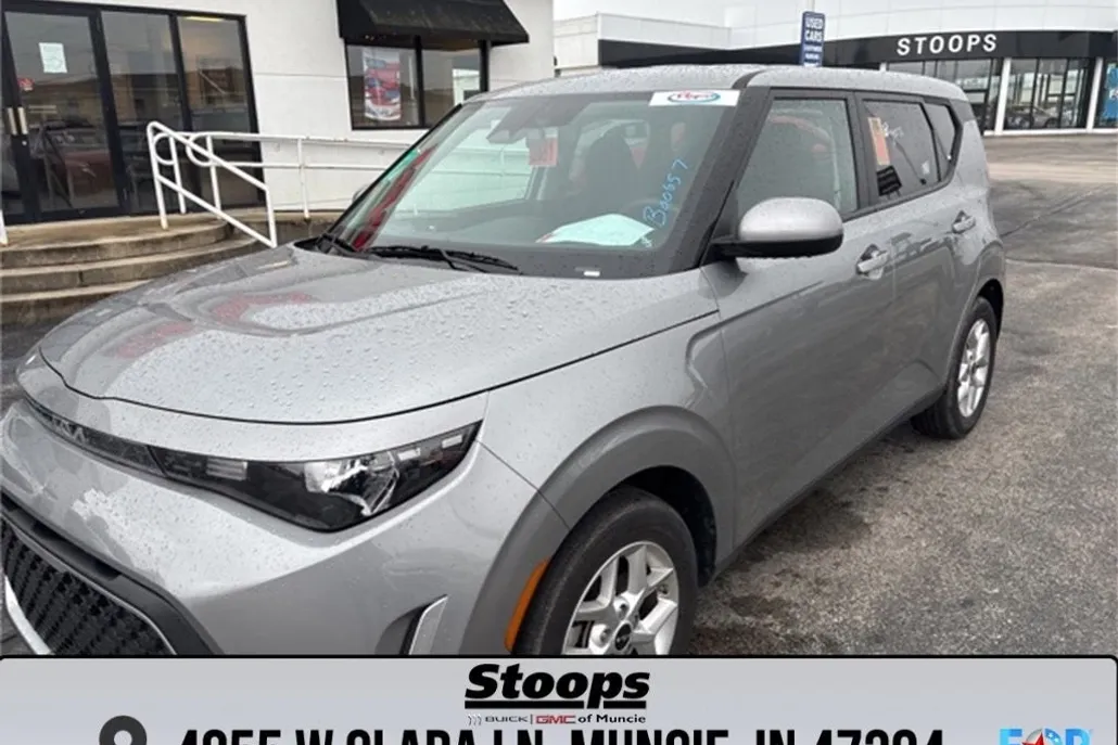 2024 Kia Soul LX photo 1