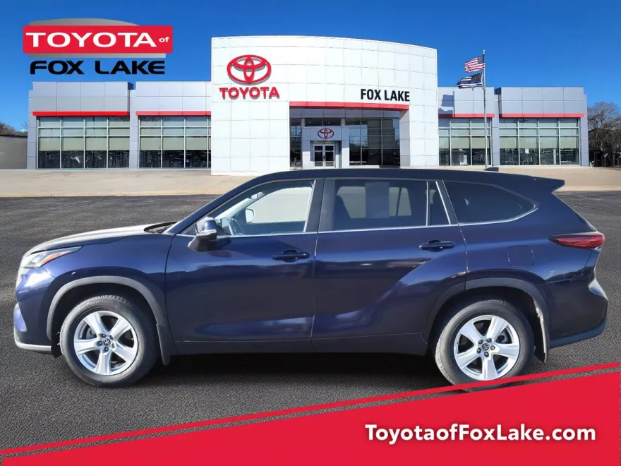 2023 Toyota Highlander LE photo 1