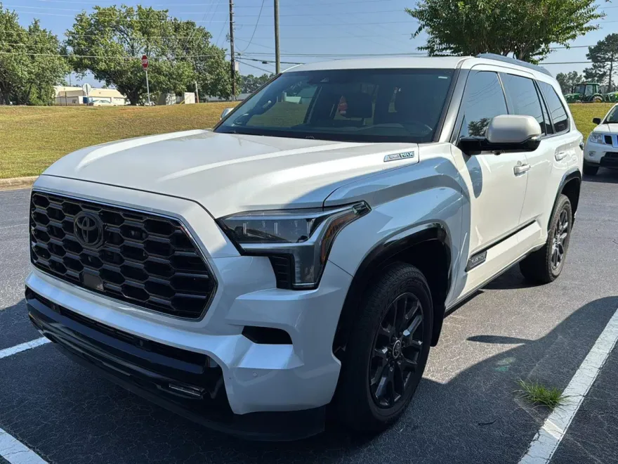 2024 Toyota Sequoia Platinum photo 1