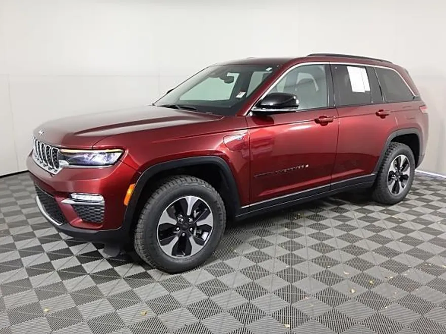 2024 Jeep Cherokee Limited 4xe photo 1