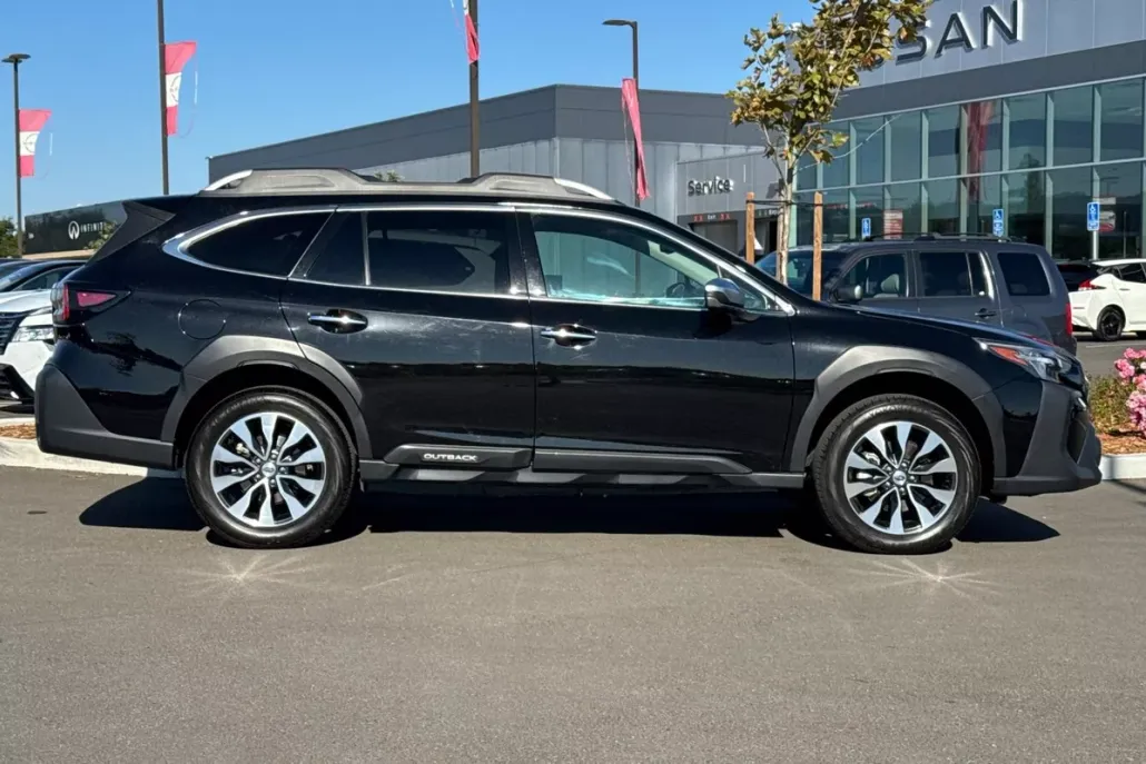 2023 Subaru Outback Touring photo 1