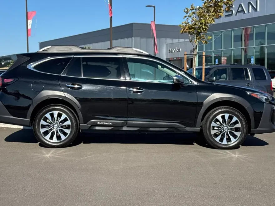 2023 Subaru Outback Touring photo 1