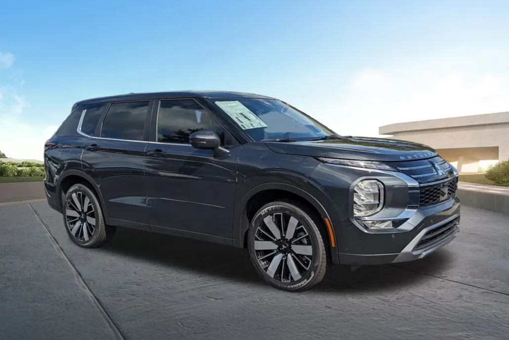 2025 Mitsubishi Outlander SE photo 1