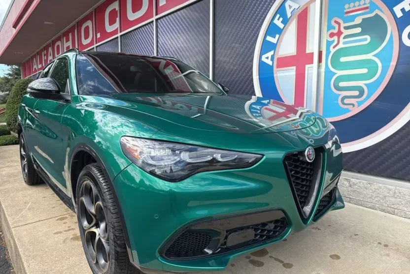 2025 Alfa Romeo Stelvio Sprint Base photo 1
