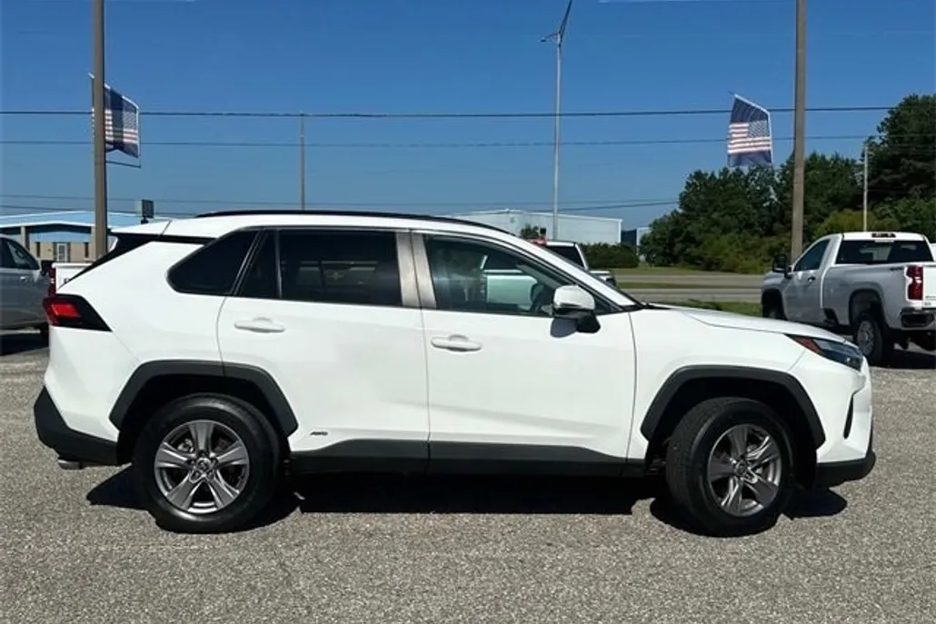 2022 Toyota RAV4 Hybrid XLE photo 1
