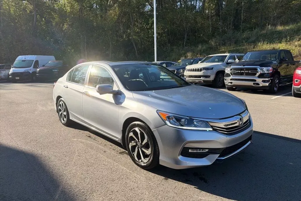 2017 Honda Accord EX photo 1