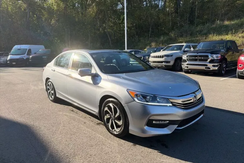 2017 Honda Accord EX photo 1